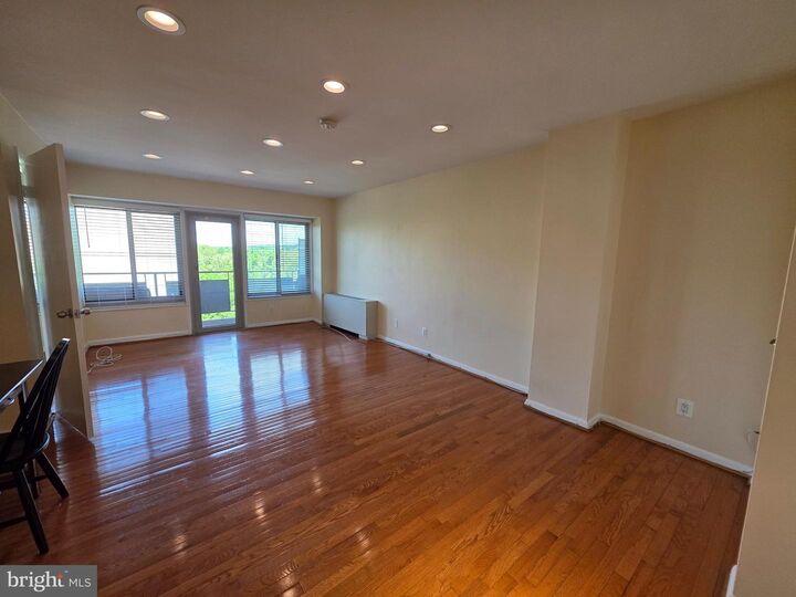 Property Photo:  5340 Holmes Run Parkway 709  VA 22304 