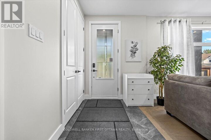 Property Photo:  22 Inverkip Avenue B  ON K1T 4B7 
