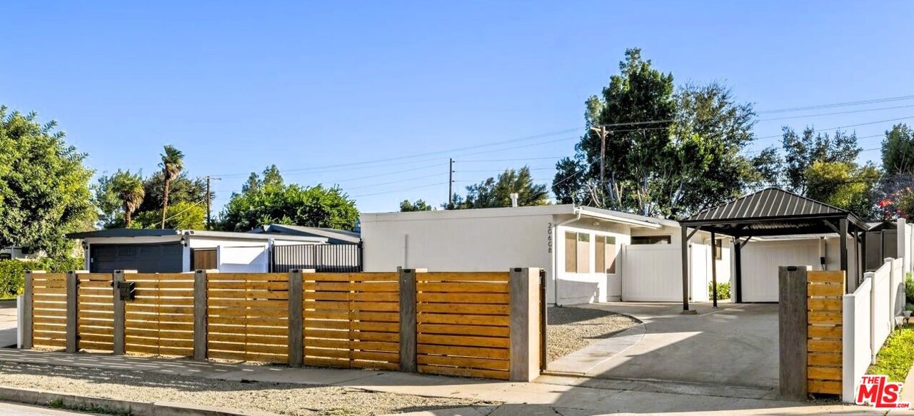 Property Photo:  20608 Haynes St  CA 91306 