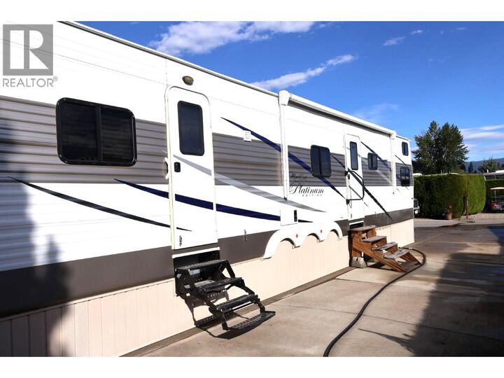 Property Photo:  415 Commonwealth Road 301  BC V4V 1P4 