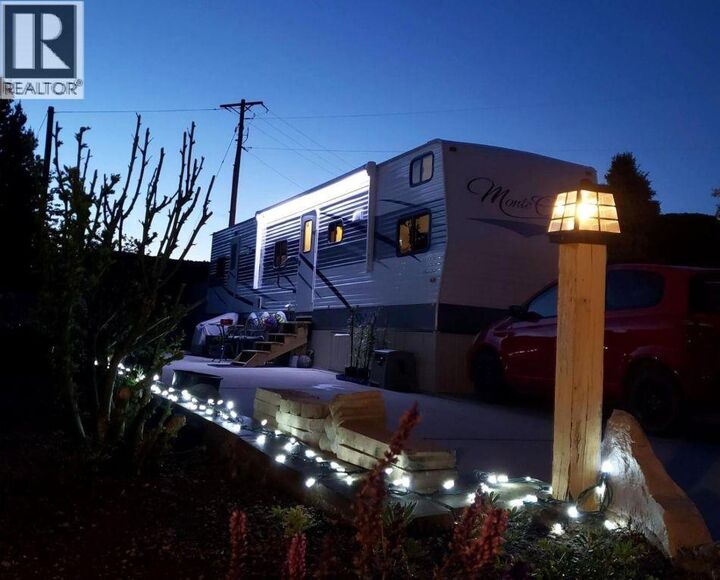 Property Photo: 415 Commonwealth Road 301 BC V4V 1P4