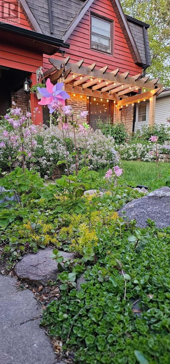 Property Photo: 205 Keewatin Street ON L1H 6Z5