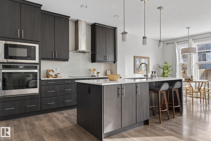 Property Photo:  22921 94A Avenue NW  AB T5N 7B3 