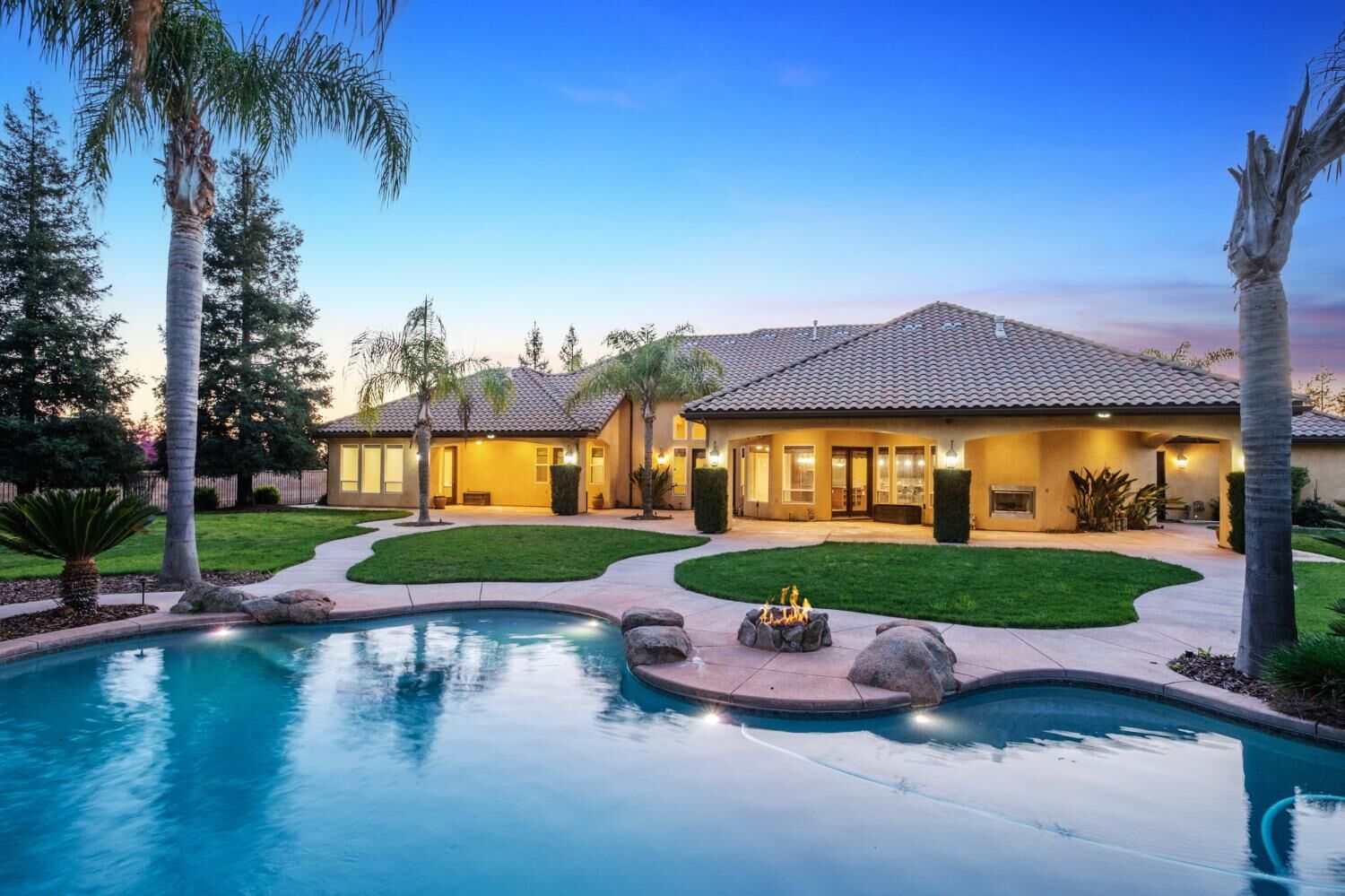 Property Photo:  11116 E Dayton Avenue  CA 93657 