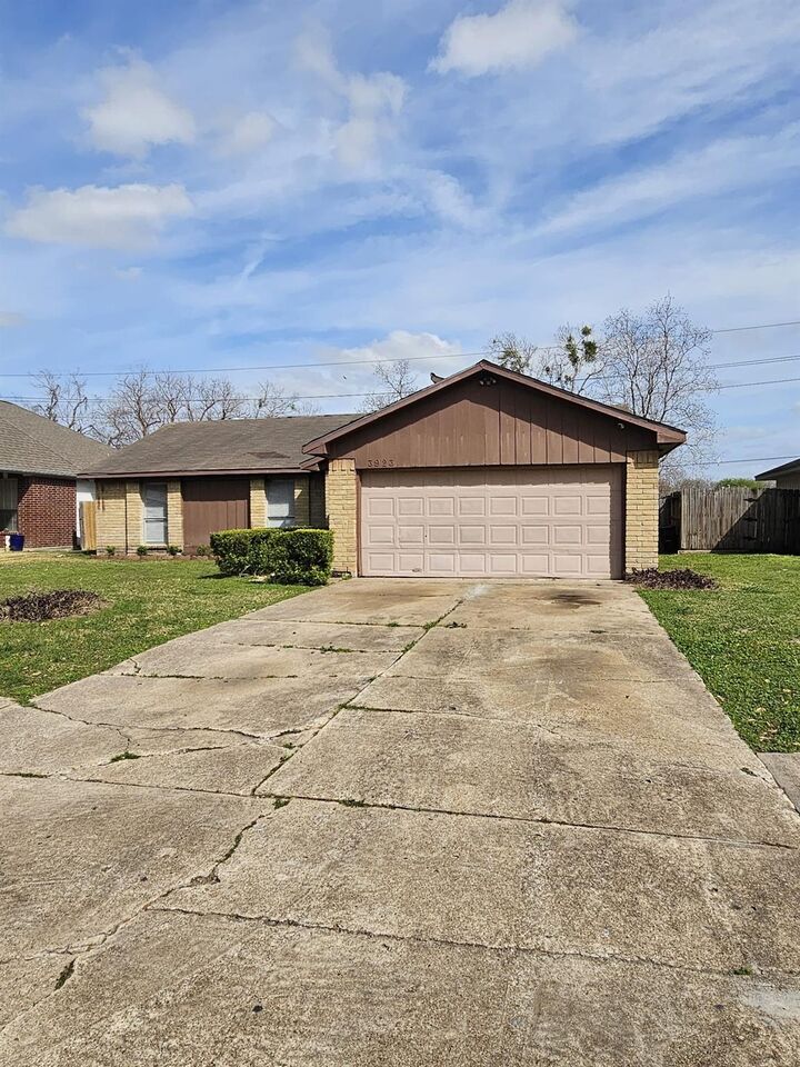 Property Photo:  3923 Cedar Gardens Drive  TX 77082 