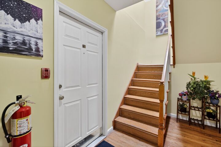 Property Photo:  15 Jefferson Ave 2B  NJ 07306 