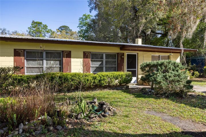 Property Photo:  1610 SE 25th Avenue  FL 32641 