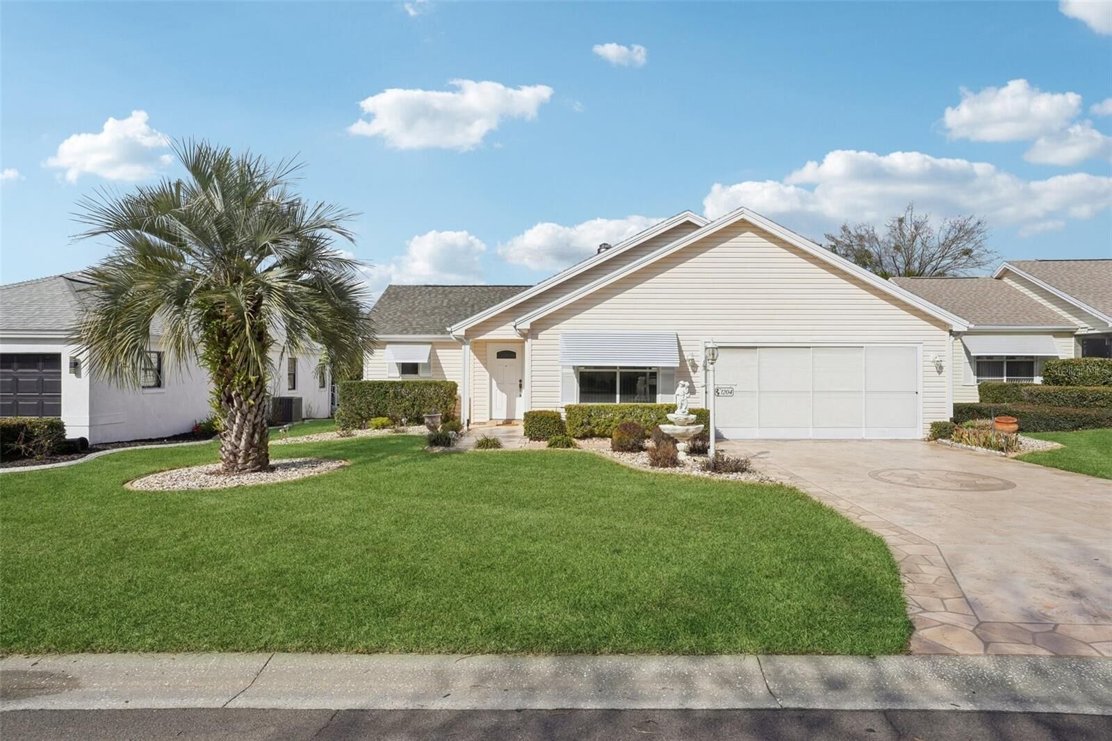 Property Photo: 1204 Barcelona Drive FL 32159