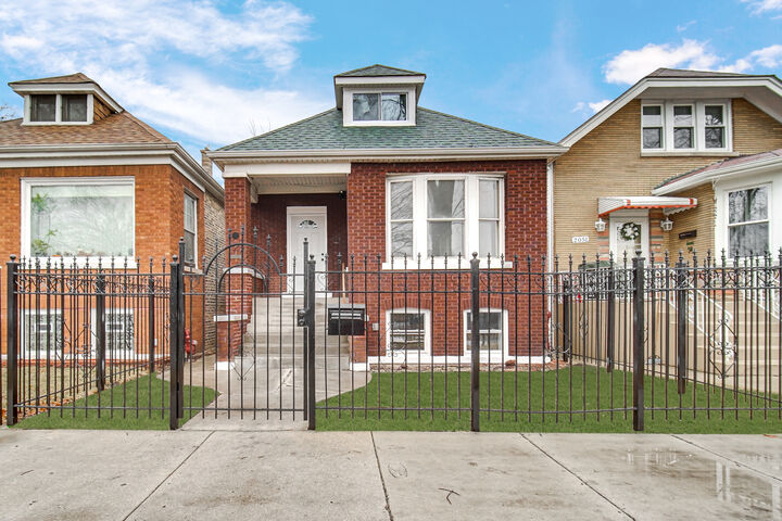 Property Photo:  2053 N Laporte Avenue  IL 60639 