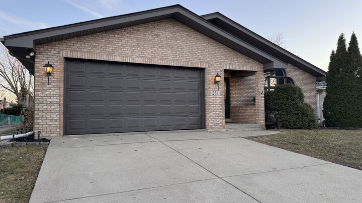 Property Photo:  253 E 165th Street  IL 60473 