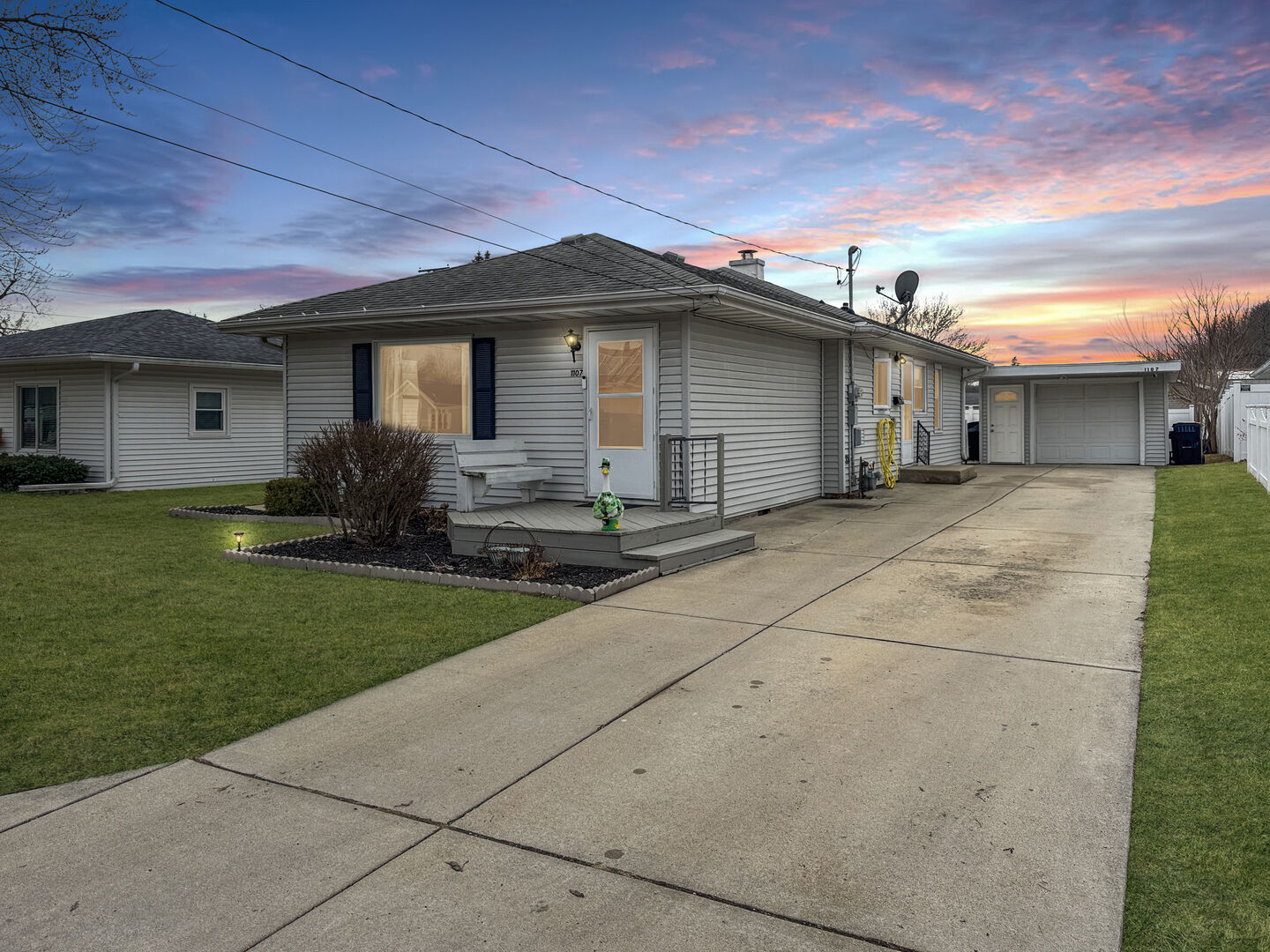 Property Photo:  1107 Sanger Street  IL 61350 