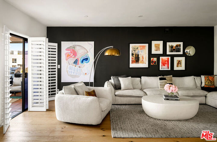 Property Photo:  651 Wilcox Avenue 3C  CA 90004 