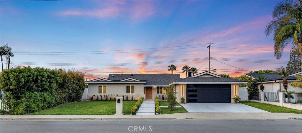 Property Photo:  1608 Elm  CA 92626 