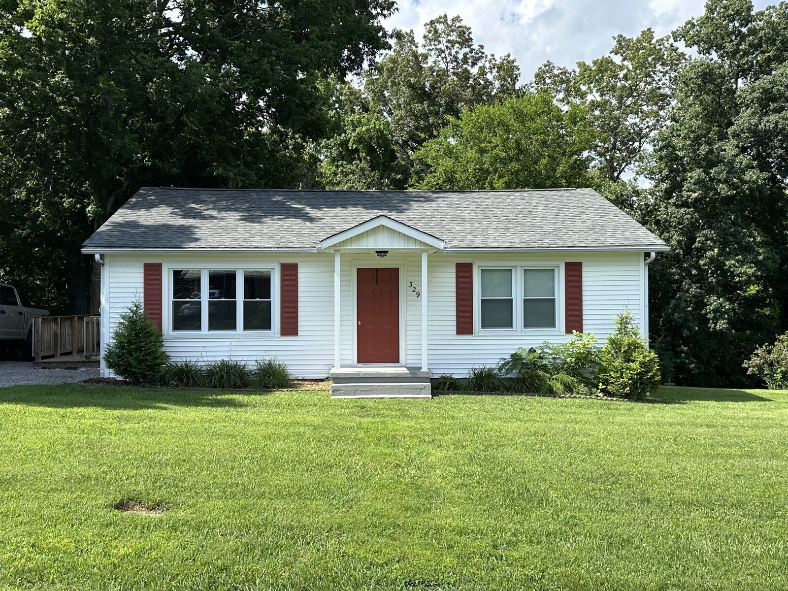 Property Photo: 329 Castle Ln TN 37058