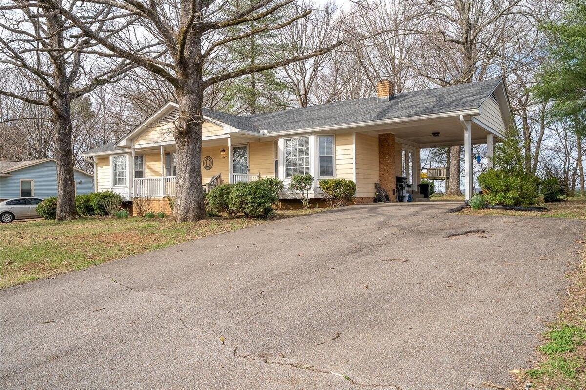 Property Photo:  1606 Briarwood Dr  TN 38464 