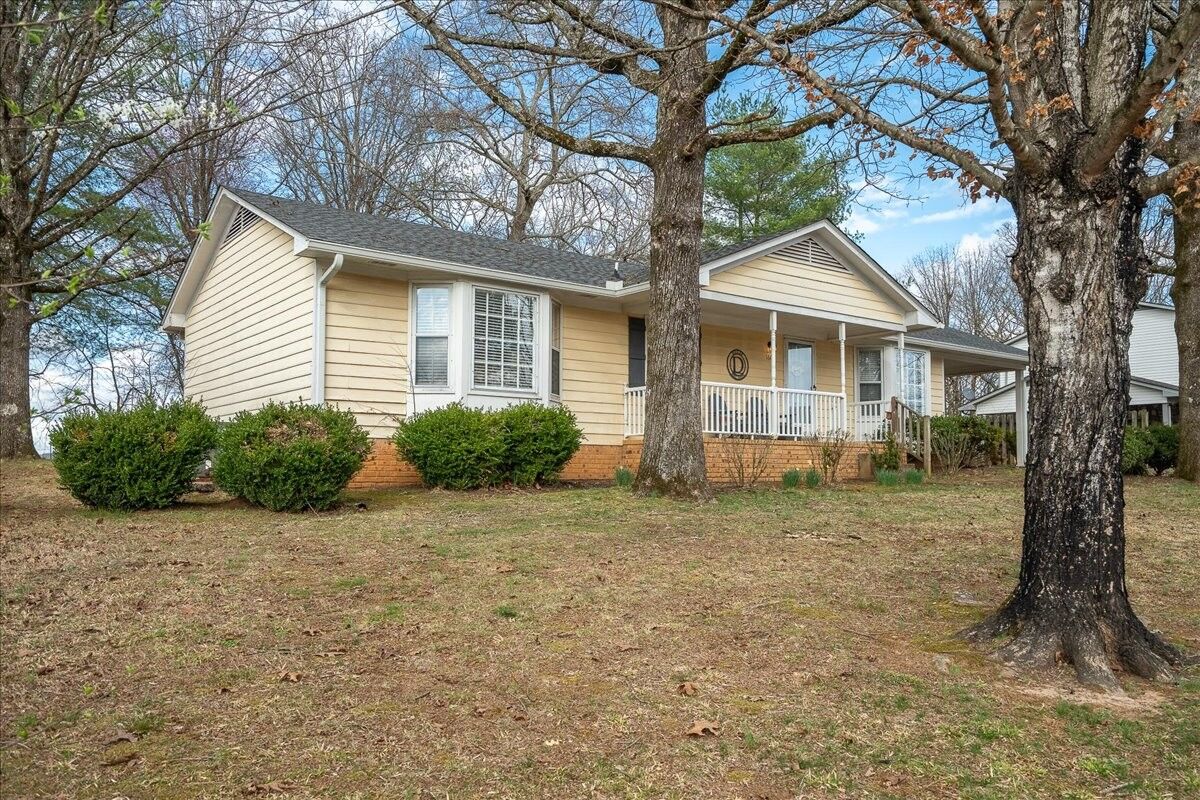 Property Photo:  1606 Briarwood Dr  TN 38464 