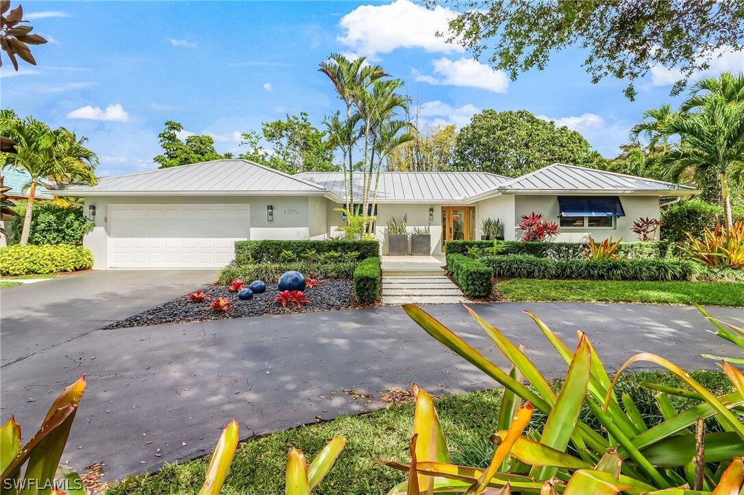 Property Photo:  1390 Mandarin Road  FL 34102 