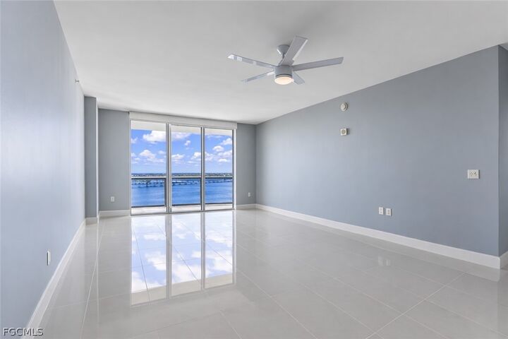 Property Photo:  3000 Oasis Grand Boulevard 2405  FL 33916 