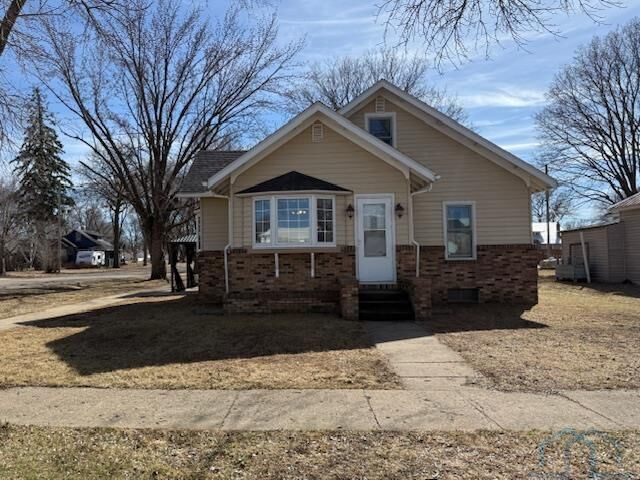 Property Photo:  201 S 2nd Avenue  IA 51004 