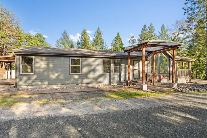 Property Photo:  120 Siskiyou Drive  OR 97526 