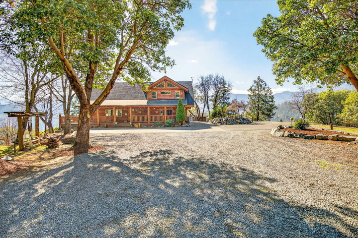 Property Photo:  4466 W Griffin Creek Road  OR 97501 