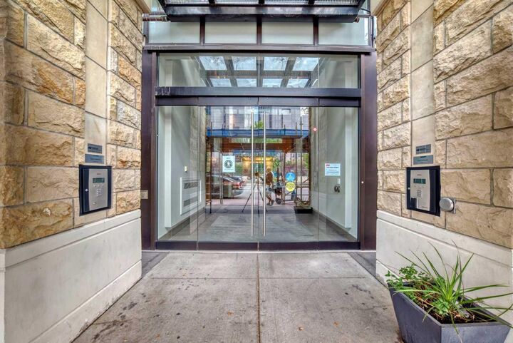 Property Photo: 222 Riverfront Avenue SW 1528 AB T2P 0X2