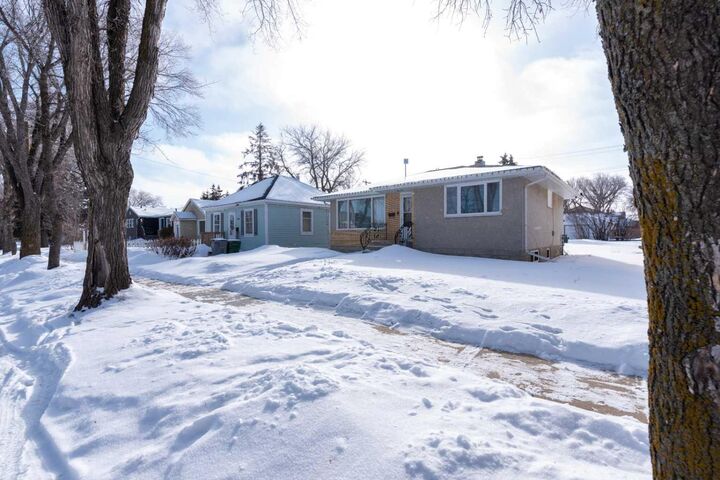 Property Photo:  4813 46 Street  SK S9V 0J6 