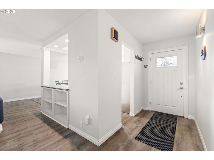 Property Photo: 604 N Hayden Bay Dr OR 97217