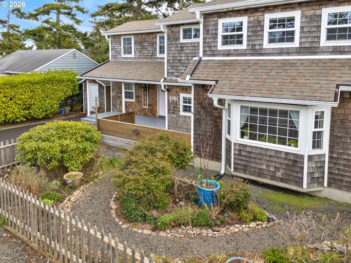 Property Photo:  1761 S Edgewood St  OR 97138 