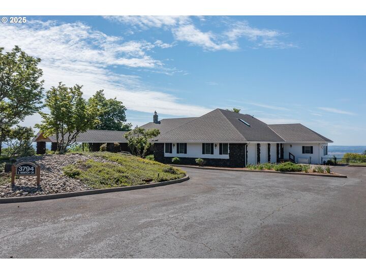 Property Photo:  3794 E Nanitch Cir  OR 97306 