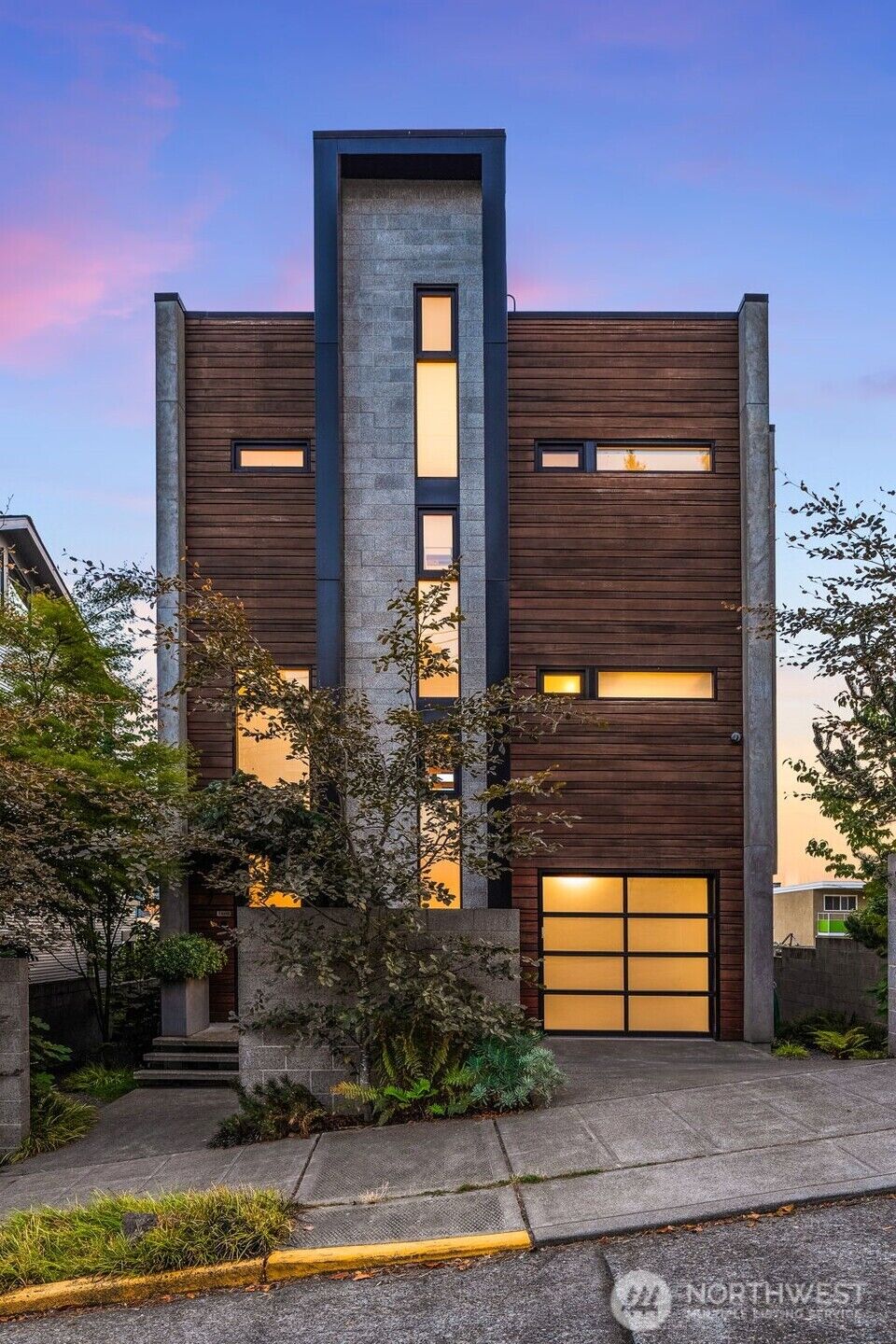 Property Photo:  417  Ward Street  WA 98109 