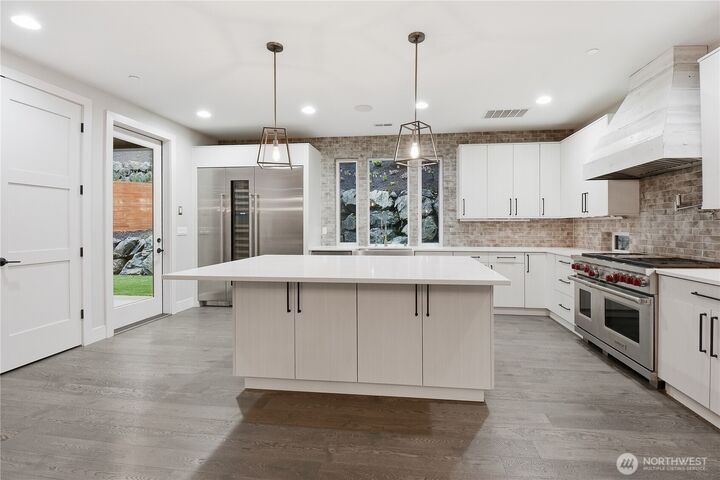 Property Photo:  332  13th Avenue  WA 98033 