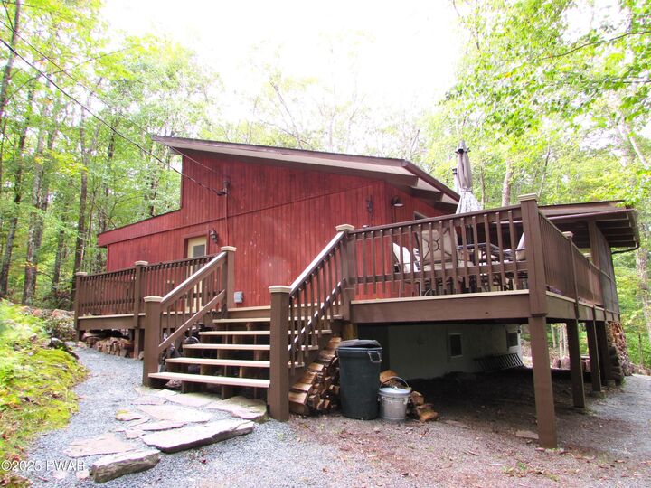 Property Photo:  124 Hickory Drive  PA 18428 