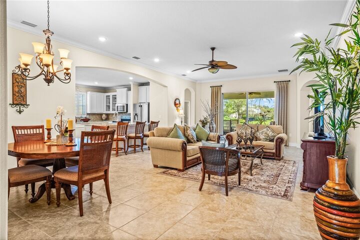 Property Photo: 6630 Martinique Way FL 32967