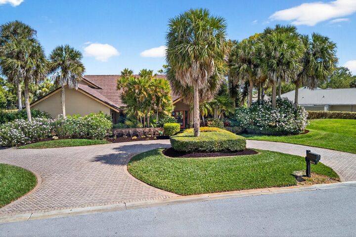 Property Photo:  5000 SE Burning Tree Circle  FL 34997 