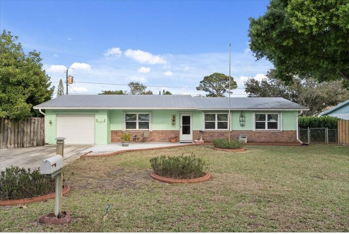 Property Photo: 1341 SE Seashell Lane FL 34996