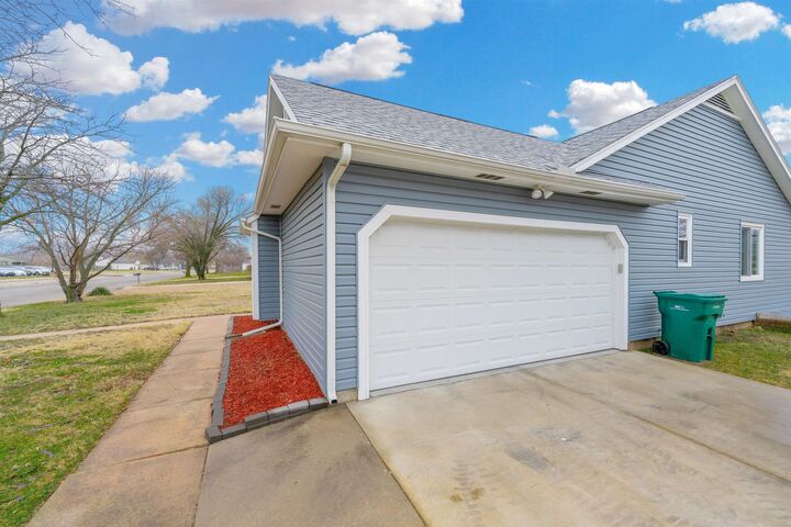Property Photo: 1835 S Cypress St KS 67207