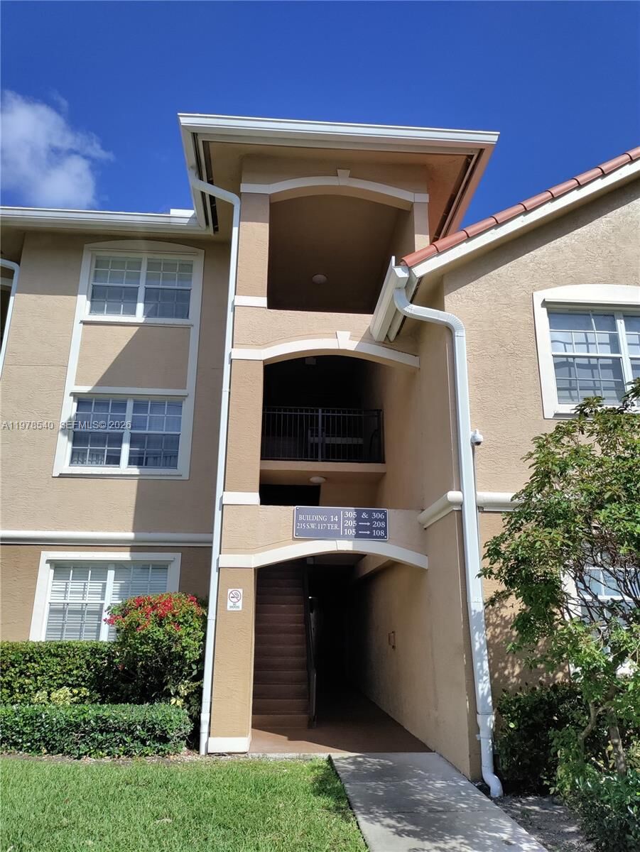 Property Photo:  215 SW 117th Ter 14205  FL 33025 