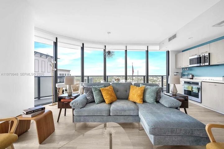 Property Photo:  55 SW 9th St 3306  FL 33130 