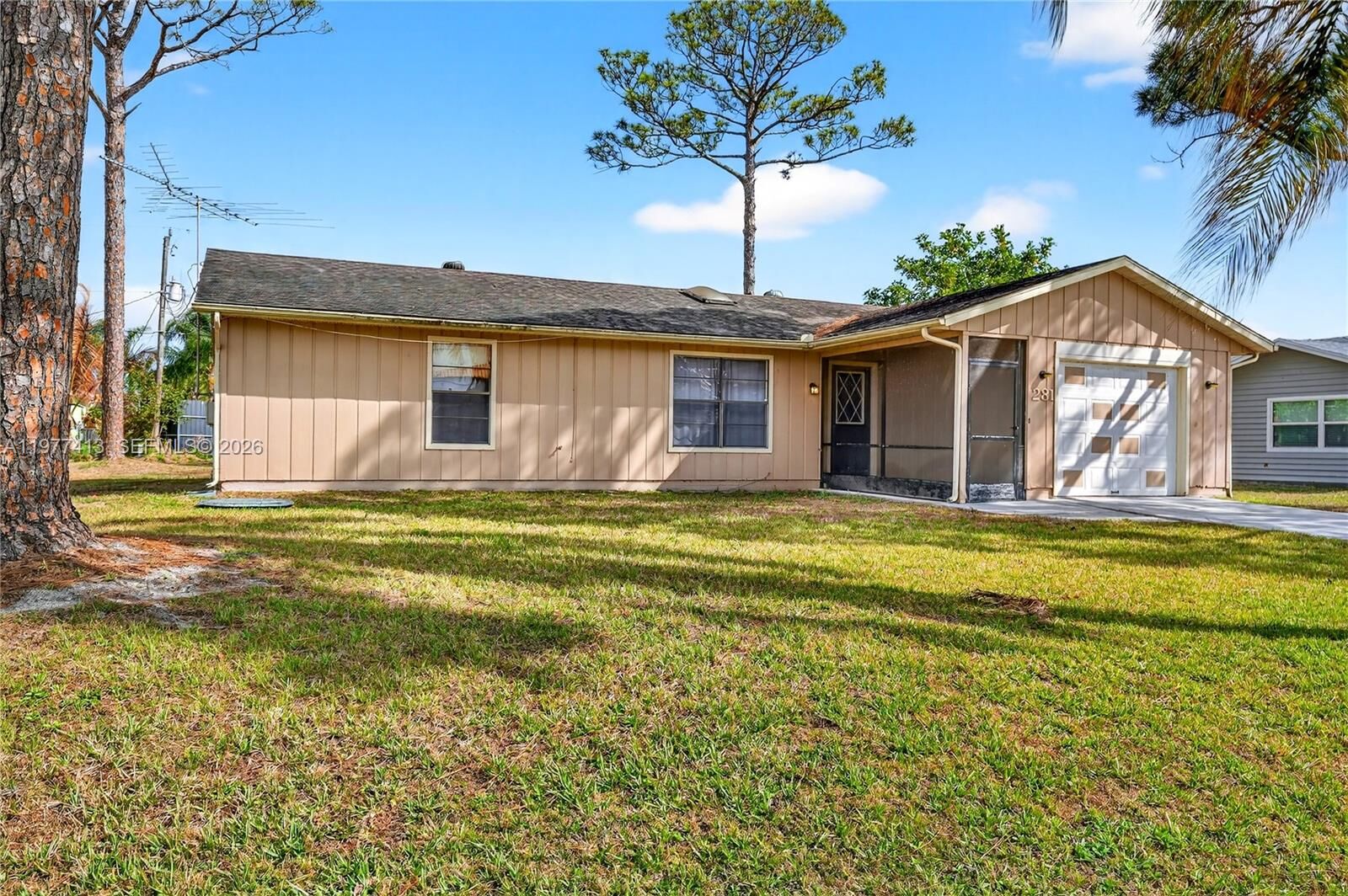 Property Photo: 281 NE Greenbrier Ave FL 34983
