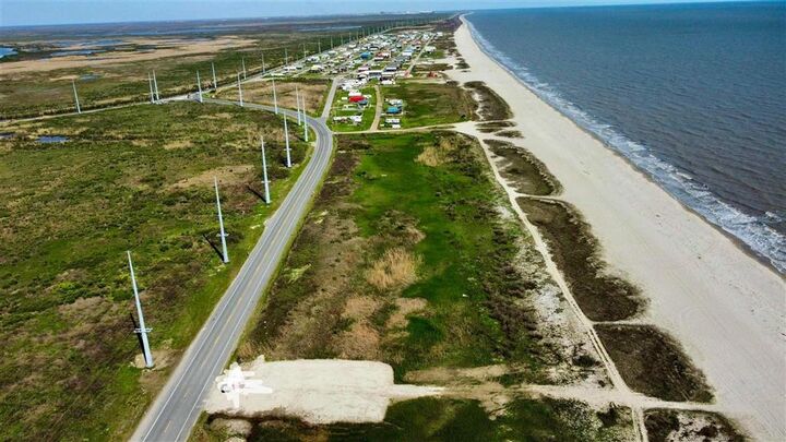 Property Photo: 2727 Gulf Beach Highway LA 70631