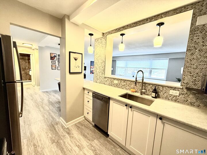 Property Photo:  292 Pequot Avenue 2G  CT 06320 