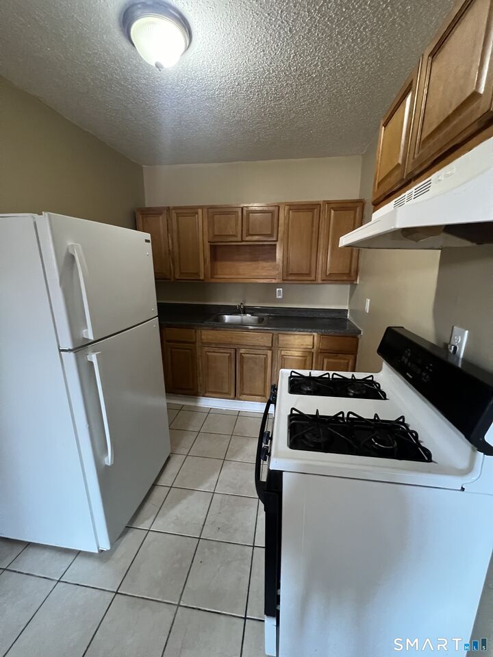 Property Photo:  32 Bedford Street A  CT 06120 