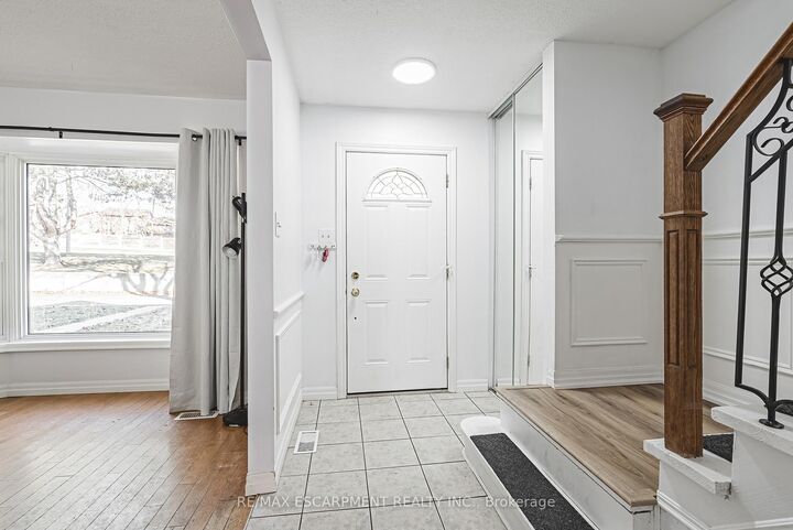 Property Photo: 2220 Upper Middle Road 4 ON L7P 3P4