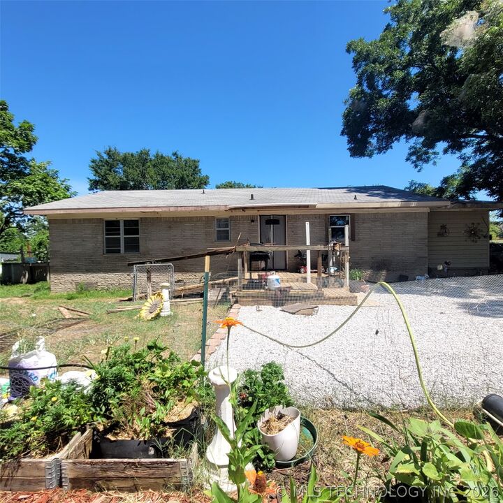 Property Photo:  407325 Highway 266  OK 74428 