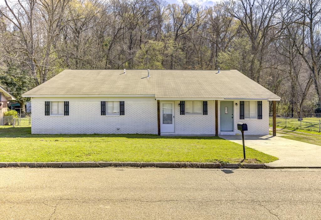 Property Photo:  303 Blake Drive  MS 39183 