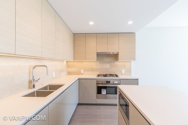 Property Photo: 2186 Gilmore Avenue 1702 BC V5C 0N7