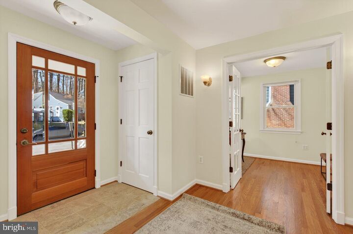 Property Photo: 1301 N Quintana Street VA 22205