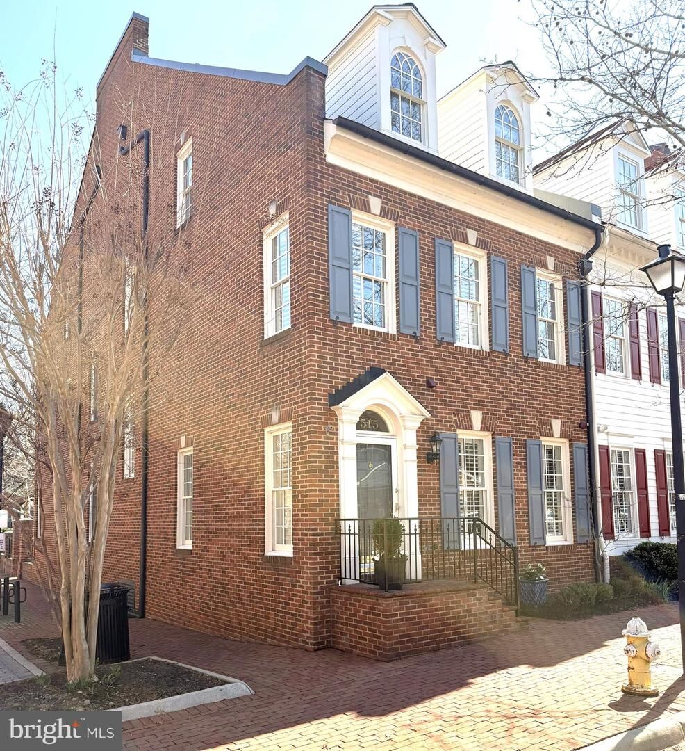Property Photo: 515 N Pitt Street VA 22314