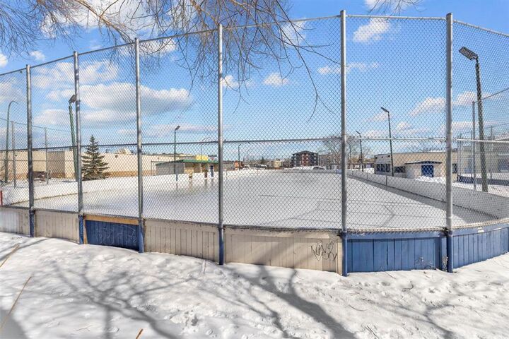 Property Photo:  7 Abercorn Grove  MB R3R 1V4 